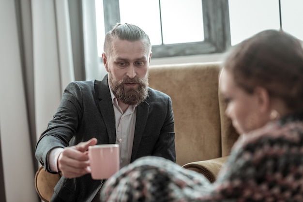 Jak psycholog pomaga uwierzyć w siebie po trudnych doświadczeniach?