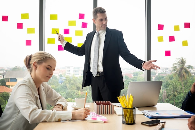 Jak zarządzać ludźmi w pracy bez konfliktów i stresu?