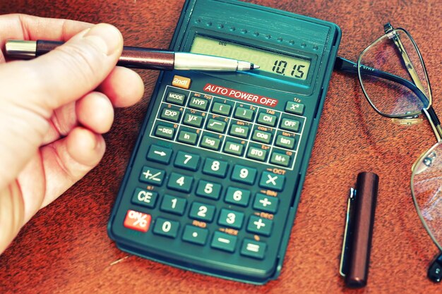 Jak obliczyć zapotrzebowanie kaloryczne kalkulatorem?