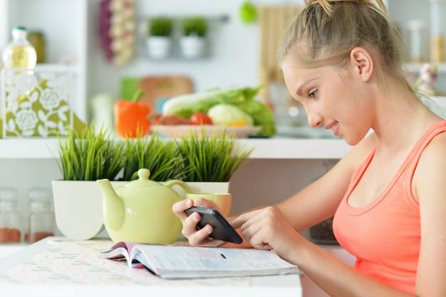 Jak obliczyć ile kalorii potrzebuje organizm kalkulator pomoże w codziennej diecie